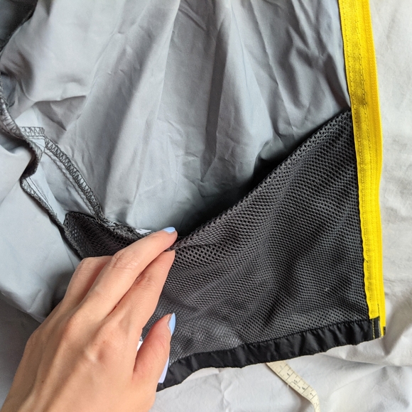 Like new Columbia boys rain and wind jacket size L 14-16 - Picture 13 of 13